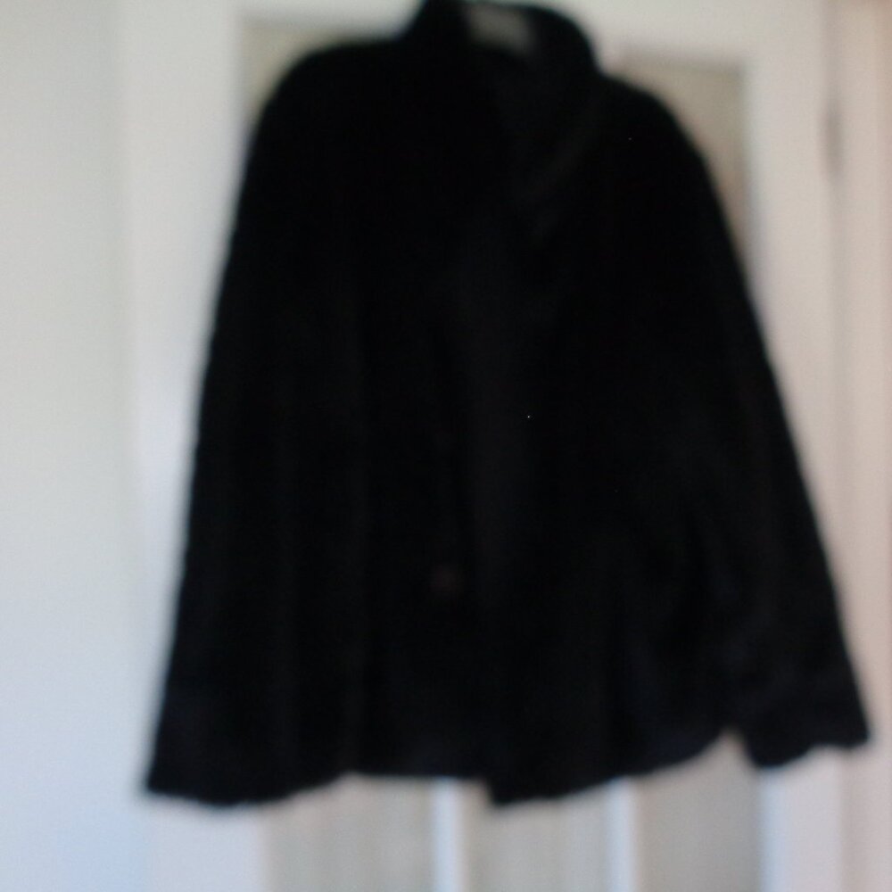 WOMAN'S BLACK FAUX FUR JACKET MEDIUM/LARGE